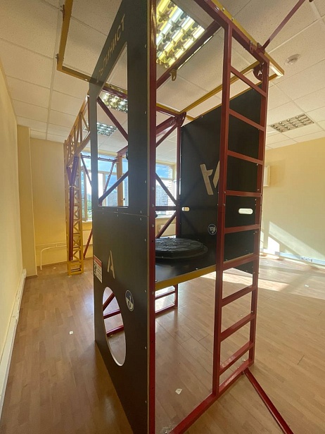 г. Москва.  В АНО ДПО УЦ «Мосстройкадры» установили учебно-тренировочный полигон АЛЬПИНИСТ для отработки навыков безопасных методов и приемов выполнения работ на высоте г. Москва.  В АНО ДПО УЦ «Мосстройкадры» установили учебно-тренировочный полигон АЛЬПИНИСТ для отработки навыков безопасных методов и приемов выполнения работ на высоте